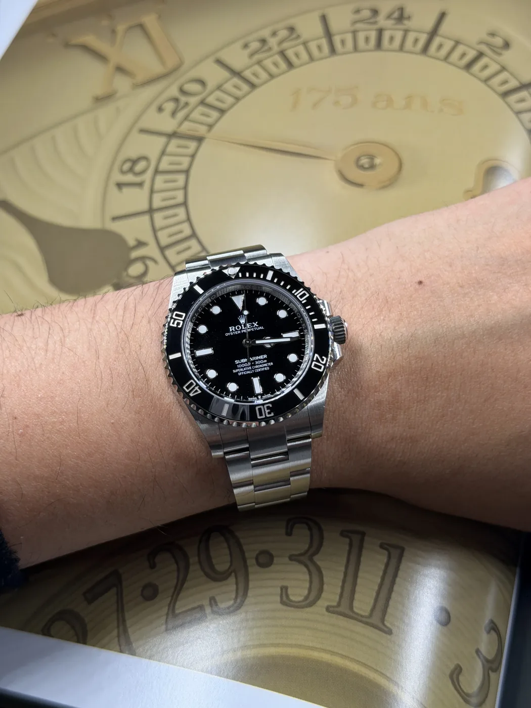 Inspection d'une montre de luxe